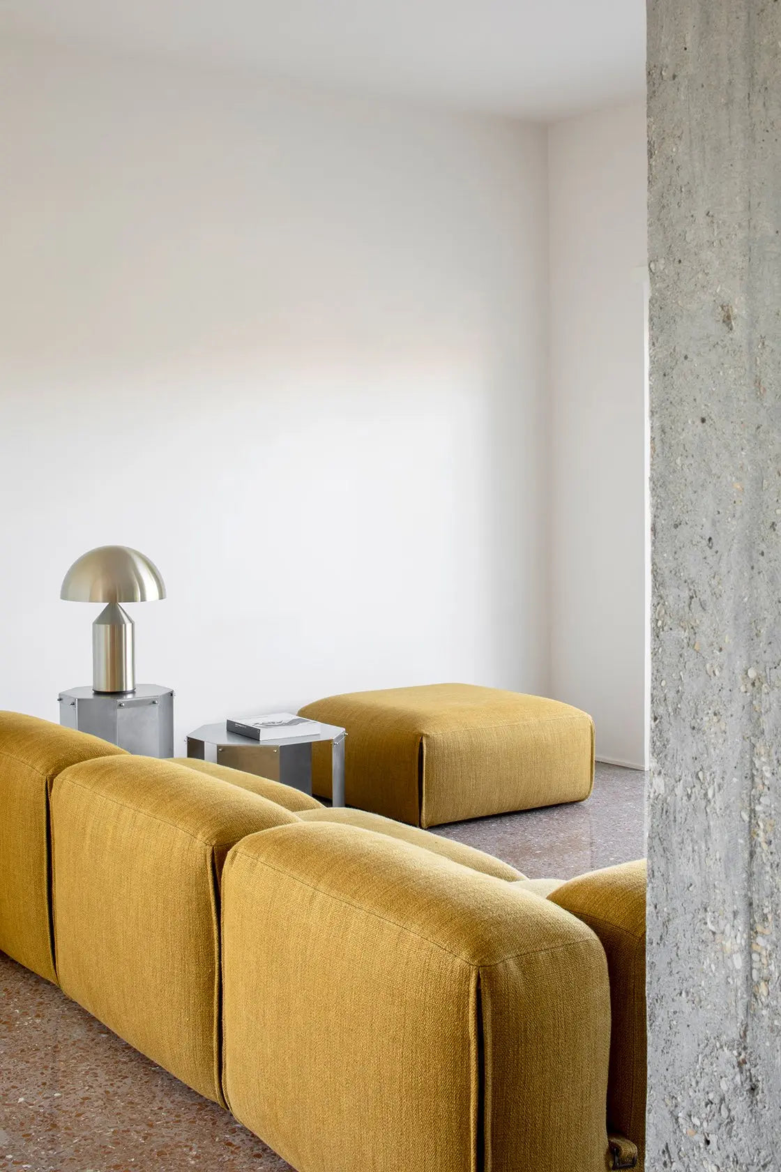 667c366beca1a07b1527c11c_burger-lounge-set-casa-della-tecnica-progetto-maria-adele-savioli-ph_1750169091778.jpg