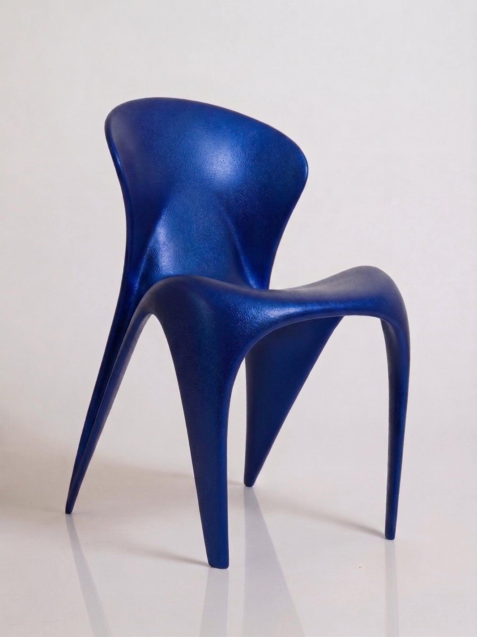 667c366beca1a07b1527c11c_deep-saphire-bleu-chaise-deeva-wisign-studio_1778775175935.jpg