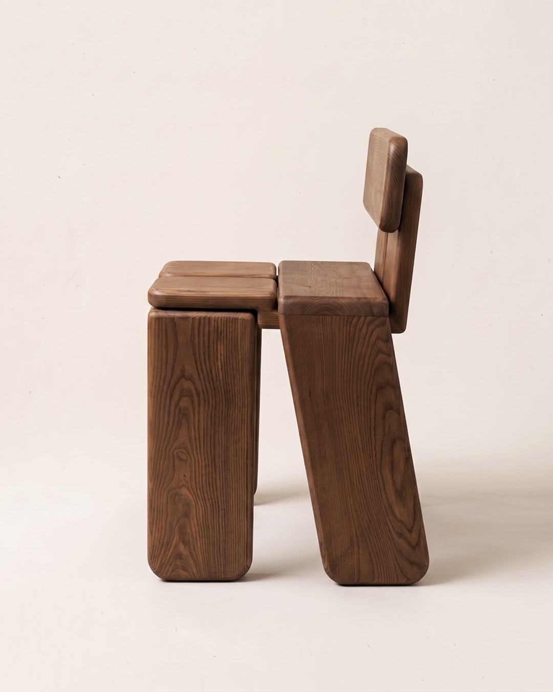 667c366beca1a07b1527c11c_knot-chair-3-_1777915062836.png
