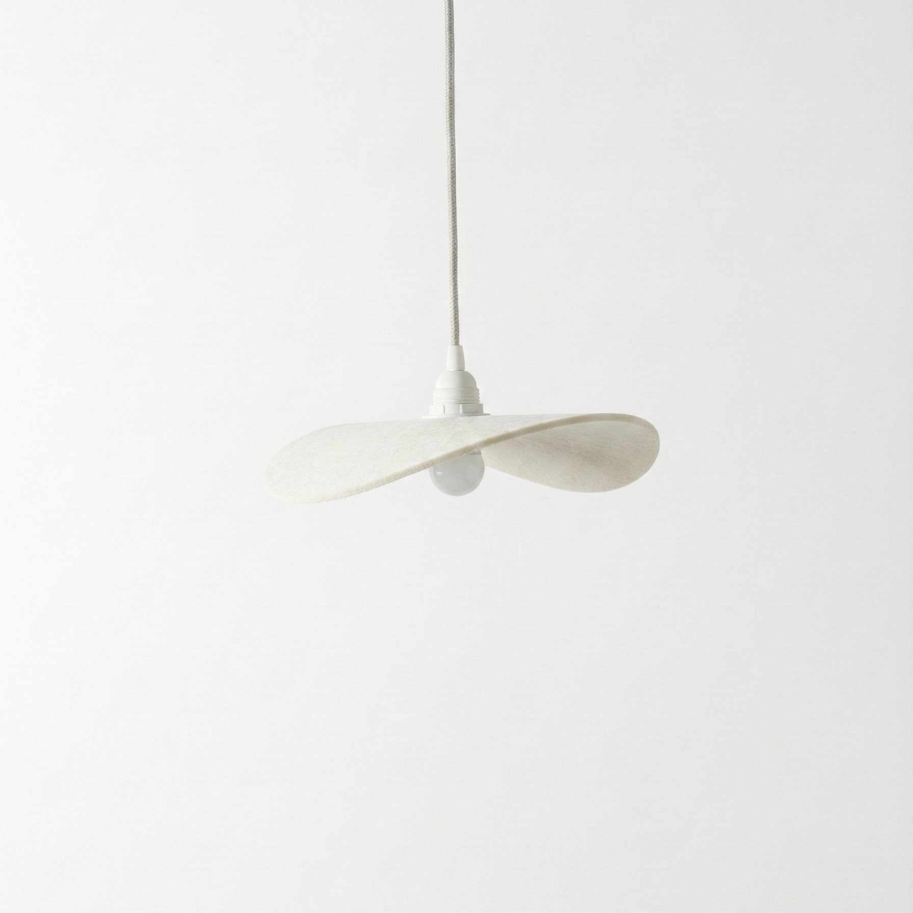 667c366beca1a07b1527c11c_suspension-arrondie-ecrue-1_1765202577814.jpg