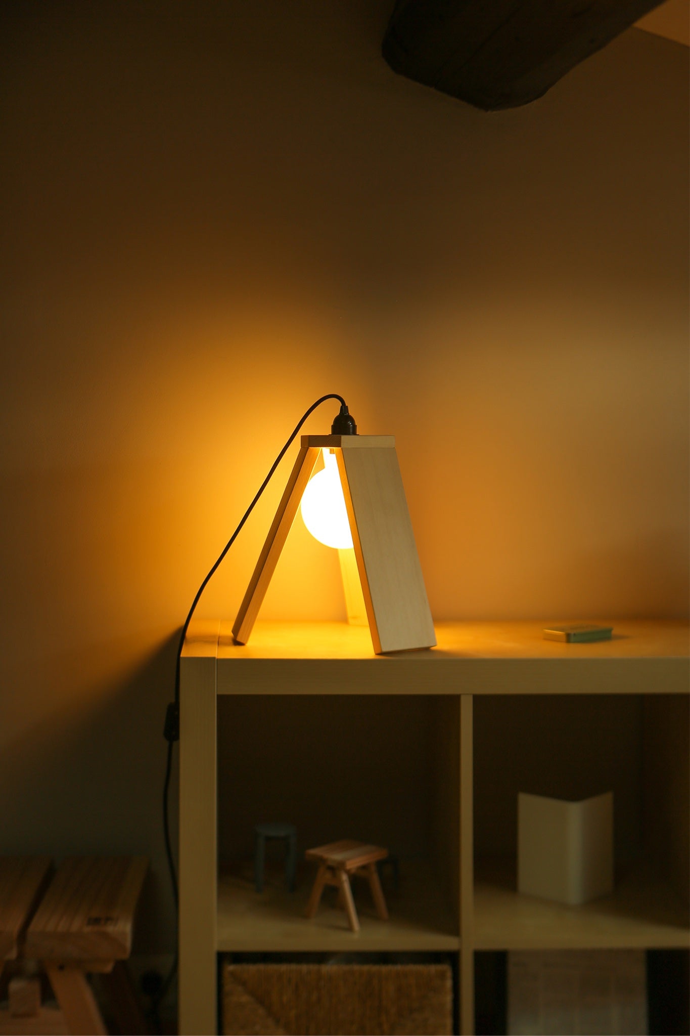 Tripodal lamp - 1