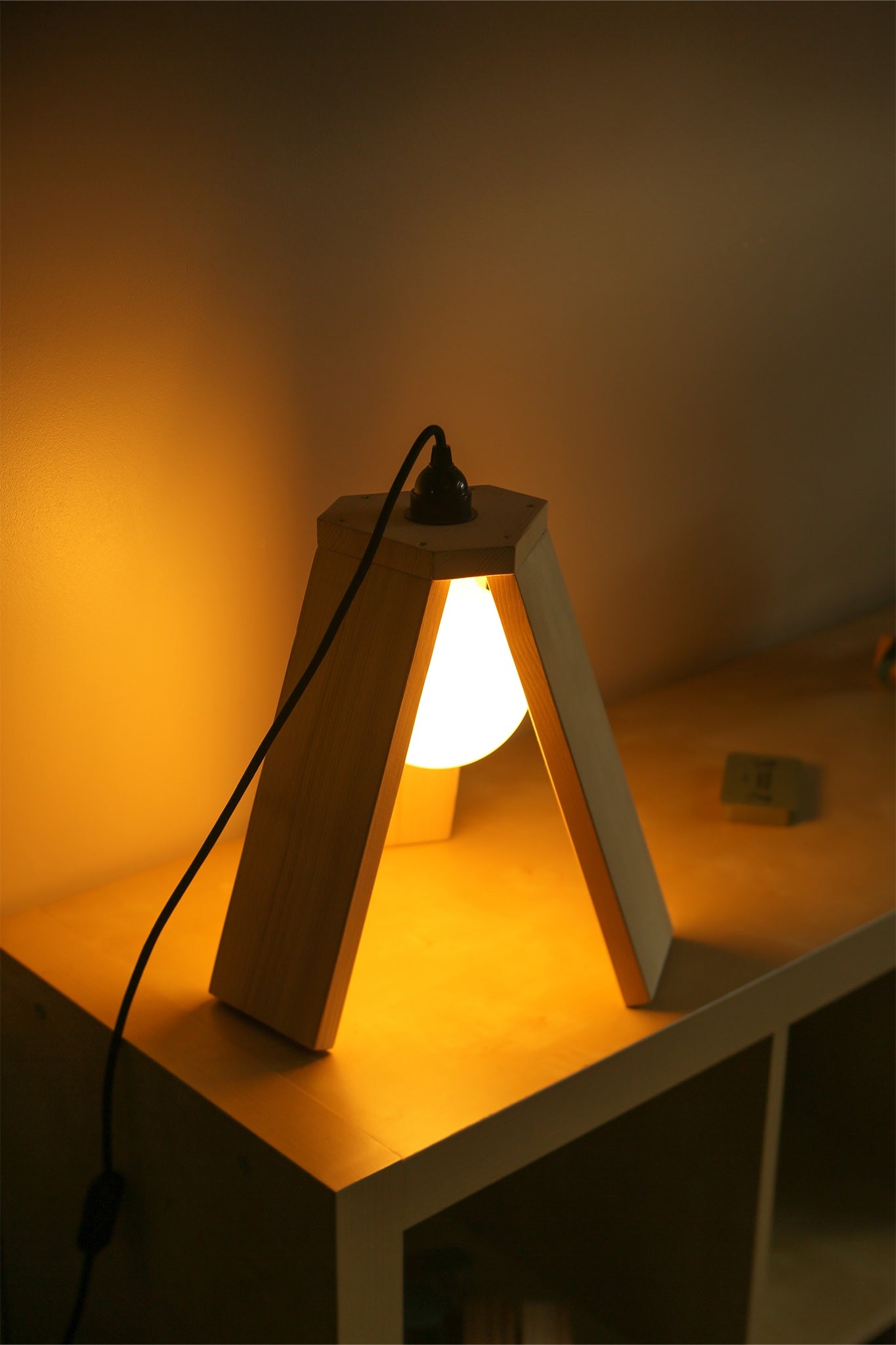 Tripodal lamp - 3