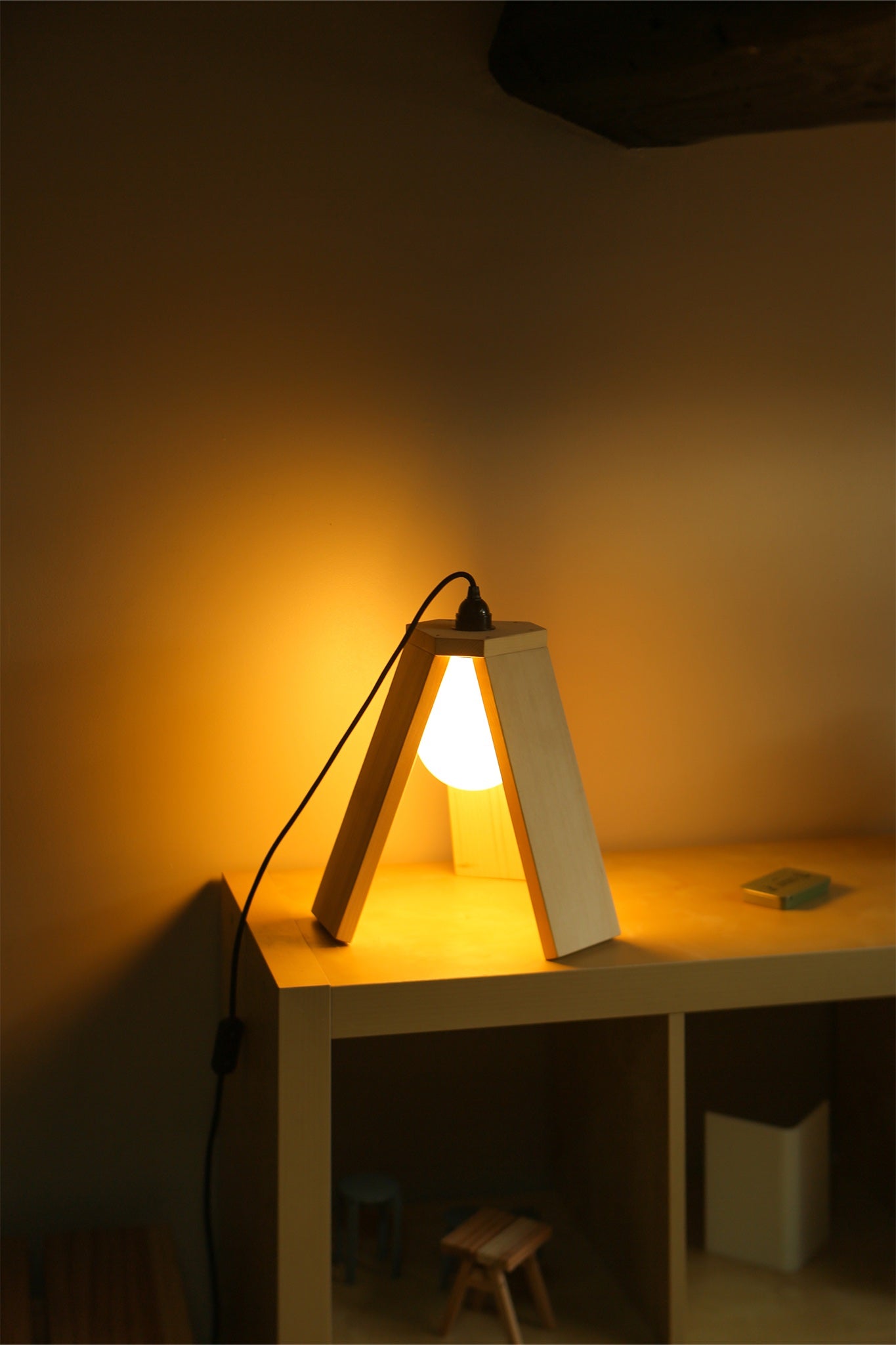 Tripodal lamp - 5