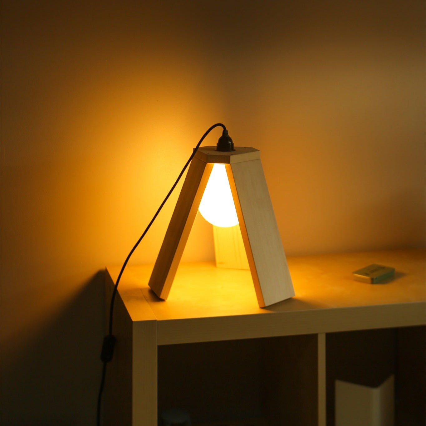 Tripodal lamp - 5