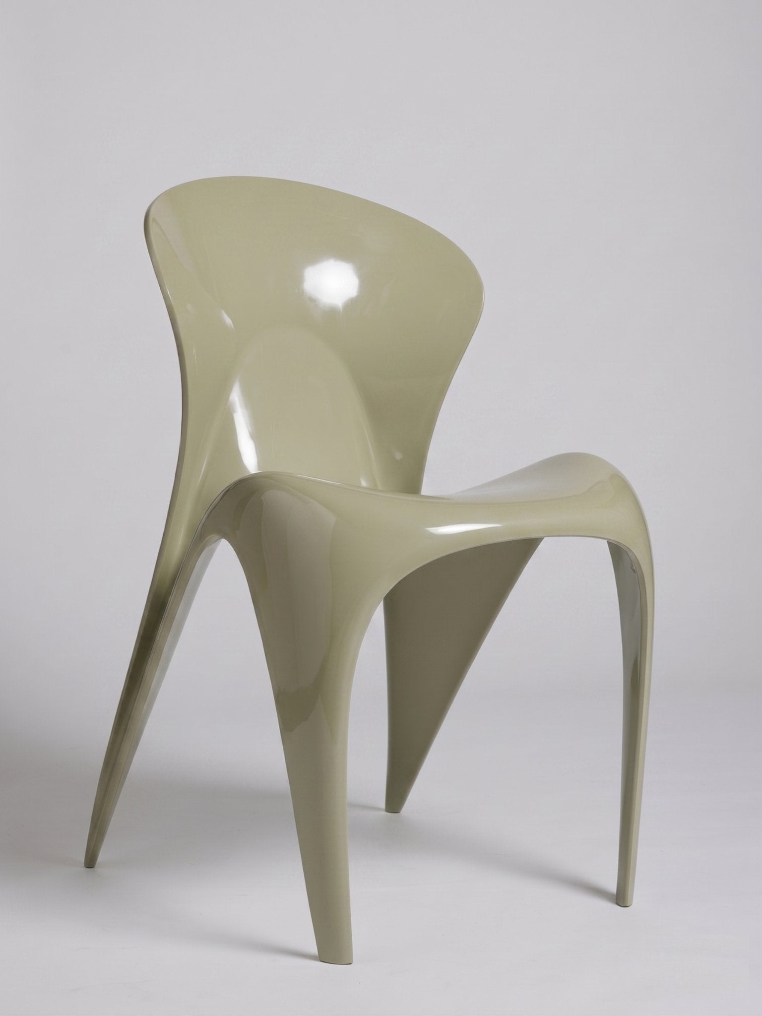 667c366beca1a07b1527c11c_chaise-design-deeva-wisign-beige-vert_1778774002764.jpg