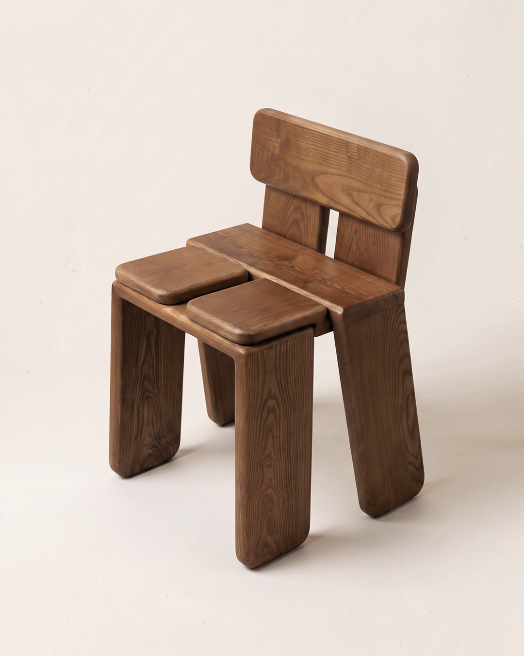 667c366beca1a07b1527c11c_knot-chair-2-_1777915062835.png
