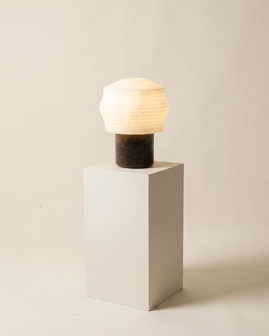 667c366beca1a07b1527c11c_papiro-lamp-2-_1778261638256.png