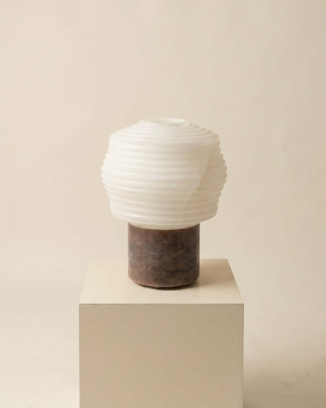 667c366beca1a07b1527c11c_papiro-lamp-3-_1778261638257.png
