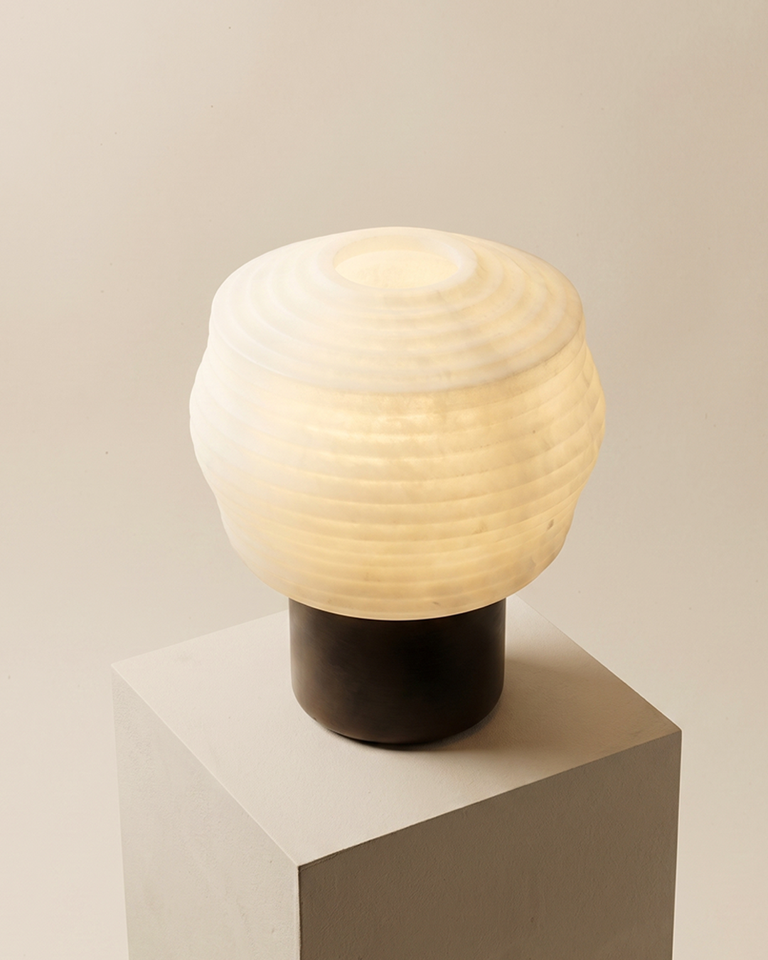667c366beca1a07b1527c11c_papiro-lamp-6-_1778261638258.png